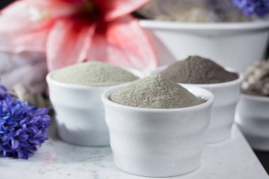 Antik Mineraller - lüks yüz ve vücut spa tedavisi, kil tozu ve maske, yeşil, mavi ve siyah kil