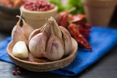 Fransız sarımsak ve kırmızı sıcak kırmızı biber kurutulmuş, çeşitli -