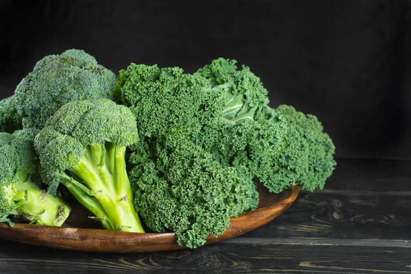 Zielony zima superfood - Kale Zielona kapusta, brokuły — Zdjęcie stockowe
