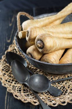 Taze yaban havucu kökleri - yemek için hazır