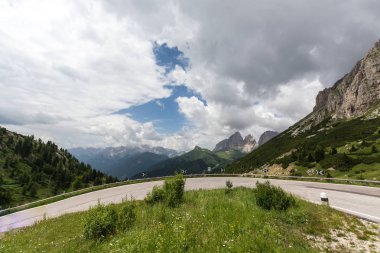 Pitoresk Dolomites yatay, dağ yolu, Trentino, İtalya