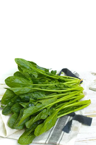 Čerstvý zelený špenát listy - koncept dieta a zdraví — Stock fotografie