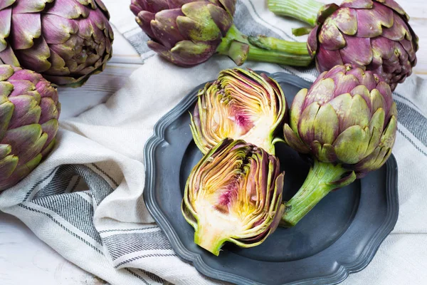 Fresh Big Romanesco Artichokes Green Purple Flower Heads Ready Cook — Stock Photo, Image