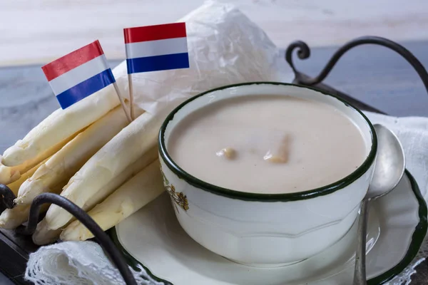 Tavaszi szezon - házi fehér Aa holland spárga leves — Stock Fotó