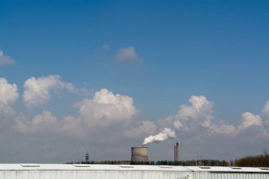 Birden çok kömür fosil yakıt enerji santrali bacalardan karbon Di yayarlar