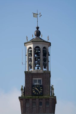 Eski kilise kule ile çan ve Rüzgar gülü