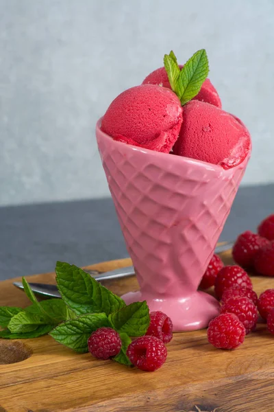 Raspberry ice cream sorbet in pink porcelaine cone with raspberr — Stock Photo, Image