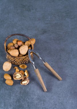 Fındık kabuğu - ceviz, fındık ve badem fındık chaker o ile karıştırmak