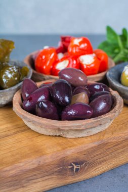 Akdeniz meze antipasti tapas kase yeşil ve cal ile