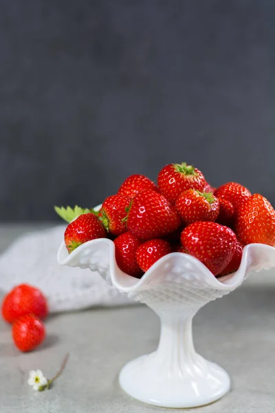 Fresh Ripe Strawberry Red Strawberry Blossom Loosely Laid Strawberries Different — Stock Photo, Image