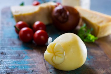 Geleneksel İtalyan sert peynir peynir, Caciocavallo, beyaz