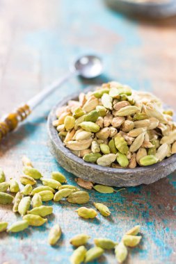 Ahşap zemin kullanıma hazır üzerine ham organik kakule bakla