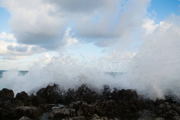 A tenger vihar és a cloudly ég — Stock Fotó