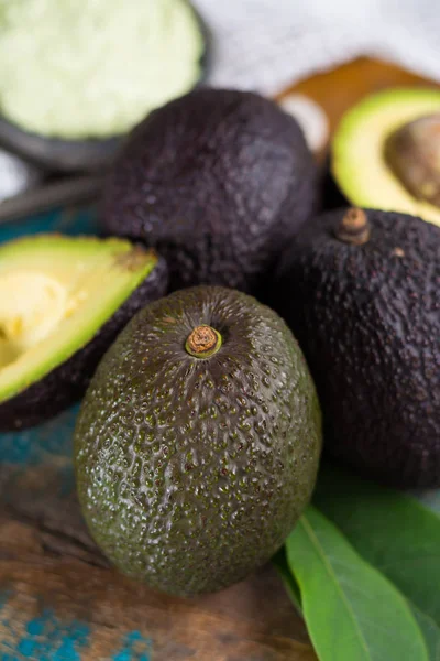 Homemade fresh avocado cream, ready to eat, tasty healthy food — Stock Photo, Image