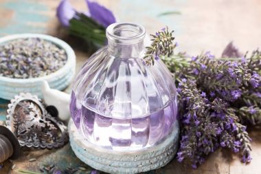 Doğa kozmetik, temel yağlar, parfum el yapımı hazırlanması