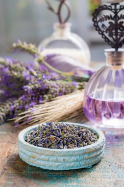 Doğa kozmetik, temel yağlar, parfum el yapımı hazırlanması