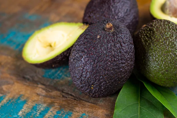 Hemlagad färsk avokado kräm, redo att äta, god hälsosam mat — Stockfoto