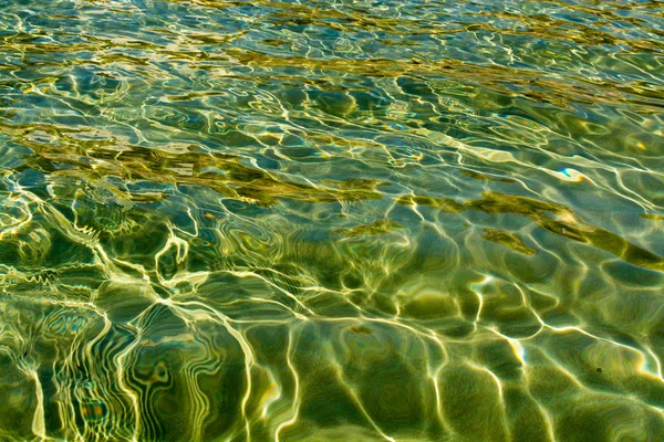 Textura abstrata. Fundo do oceano de água. Aqua ondulação azul claro — Fotografia de Stock