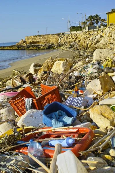 Gran problema ambiental y ecológico, residuos y basura en — Foto de Stock