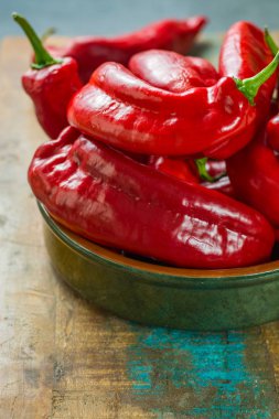 Taze olgun kırmızı tatlı Türk biber kırmızı biber yemeye hazır