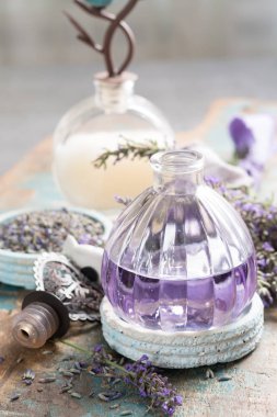 Doğa kozmetik, temel yağlar, parfum el yapımı hazırlanması