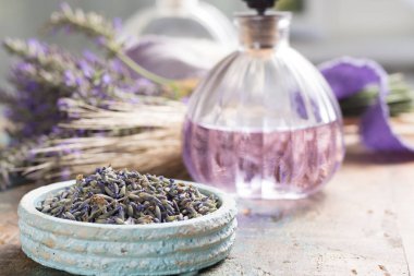 Doğa kozmetik, temel yağlar, parfum el yapımı hazırlanması