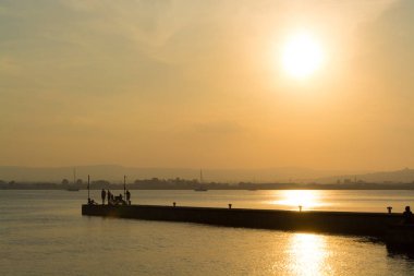 Ortigia sahil Adası'nda Syracuse şehir, Sicilya, İtalya. Gün batımında güzel seyahat fotoğraf Sicilya.