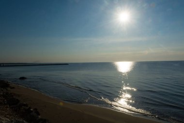 Berrak deniz su doku güneş parlamayı ile