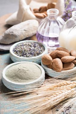 Doğa kozmetik, uçucu yağlar ve Antik Mineraller ile el yapımı hazırlık