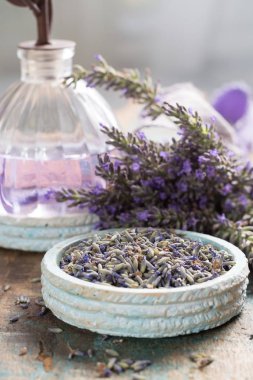 Uçucu yağlar, parfüm el yapımı hazırlanması, doğa lavanta kozmetik