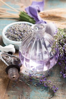 Doğa kozmetik, temel yağlar, parfum el yapımı hazırlanması