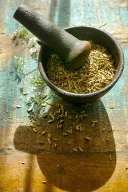 Eski Hint dökme demir harç Kimyon tohumu