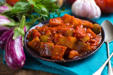 En iyi İtalyan yemekleri - Sicilya caponata ile patlıcan, domates, 