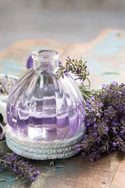Doğa kozmetik, temel yağlar, parfum el yapımı hazırlanması