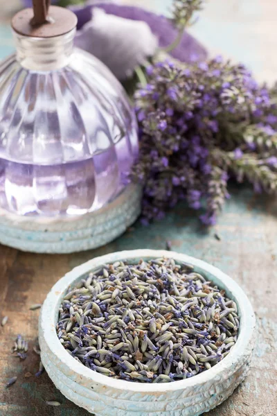 Uçucu yağlar, parfüm el yapımı hazırlanması, doğa kozmetik