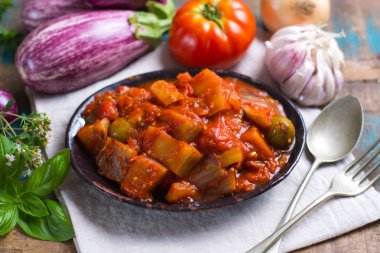 En iyi İtalyan yemekleri - Sicilya caponata ile patlıcan, domates, 