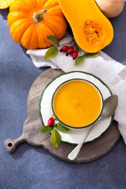 Ev yapımı kabak kremalı çorba taze olgun şişe kabağı kabak yapılan