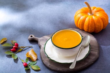 Taze olgun şişe kabağı kabak yapılan ev yapımı krem çorba