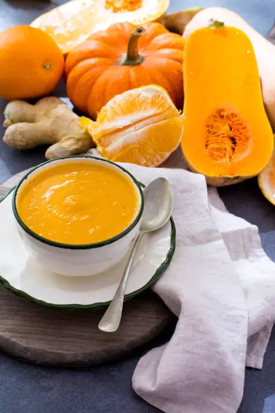 Taze olgun şişe kabağı kabak yapılan ev yapımı krem çorba