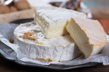 Yumuşak peynirler - camembert, marcaire, munster, brie - lezzet Fransız