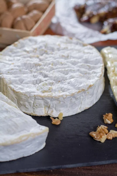 Varietà Formaggi Morbidi Francesi Camembert Marcaire Munster Brie Delizioso Dessert — Foto Stock