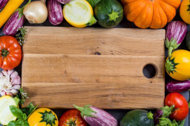 Ahşap plaka ile kopya alanı, taze orga konseptiyle restautant