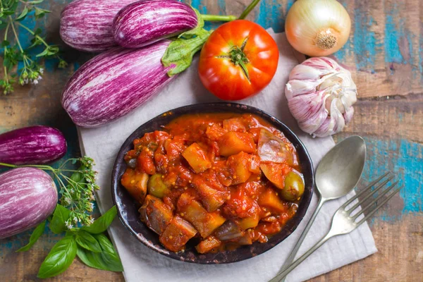 En iyi İtalyan yemekleri - Sicilya caponata ile patlıcan, domates, 