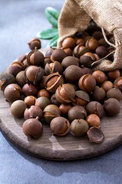 Unpeeld taze hasat Avustralya macadamia fıstığı, yakın çekim