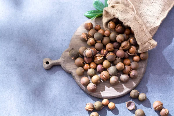 Unpeeld taze hasat Avustralya macadamia fıstığı, yakın çekim