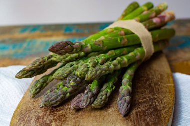 Yeşil genç kuşkonmaz sigorta primi healtry gıda, pişmiş olması hazır vuruyor.