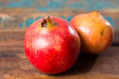 Sağlıklı meyve kırmızı nar, C vitamini, bir sembol olarak da bilinen refah, bereket ve kullanılan geleneksel tıp zengin