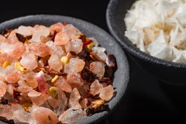 Makro koleksiyonu, pembe Himalaya kaya tuzu baharatlar ile karışık bir