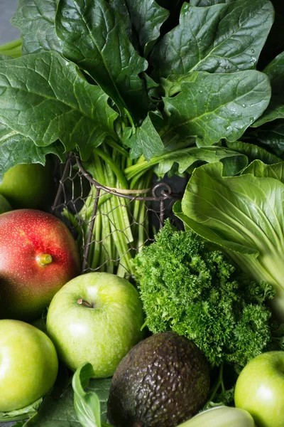 Verduras y frutas verdes frescas, ingredientes para la salud dietética — Foto de Stock