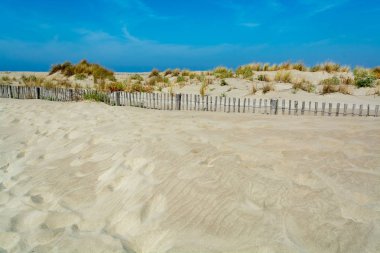 Fransa 'nın Languedoc sahili Le Grau du Roi' deki güzel kumsal Plage de l 'Espiguette olarak bilinir.